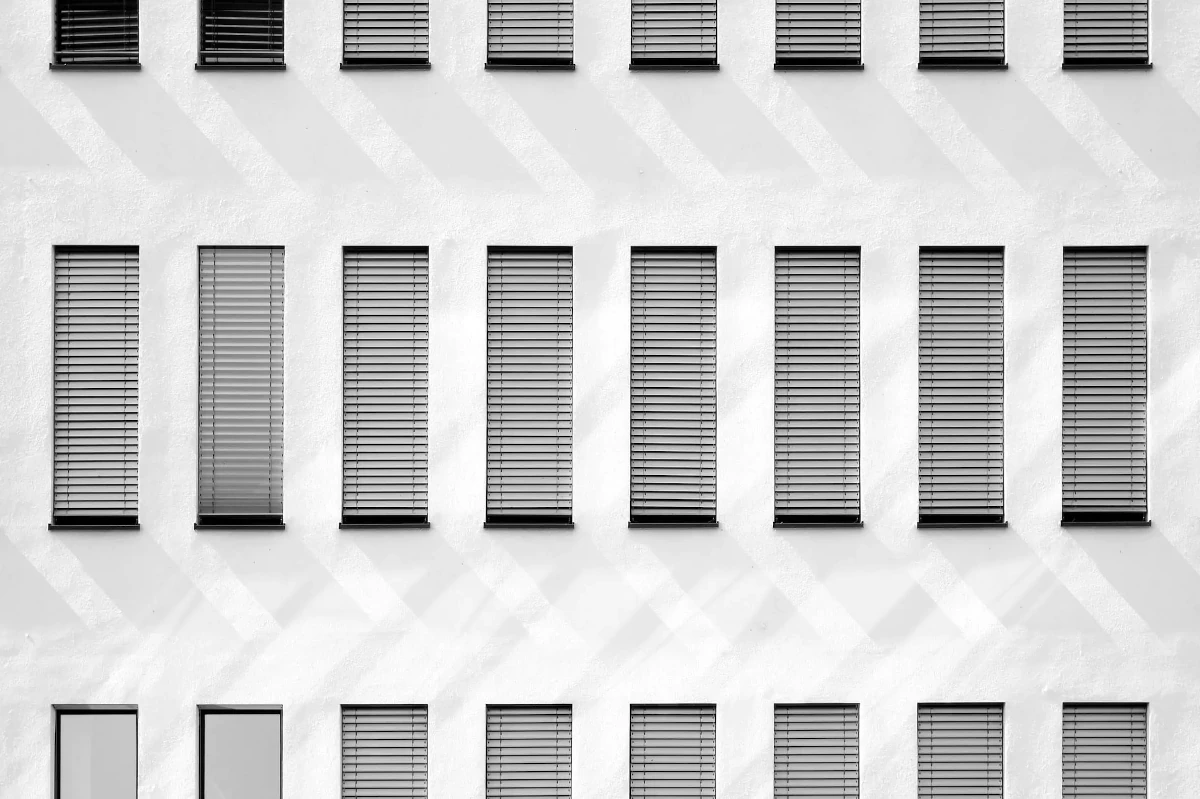 Finestre di un edificio a Norimberga, in Germania